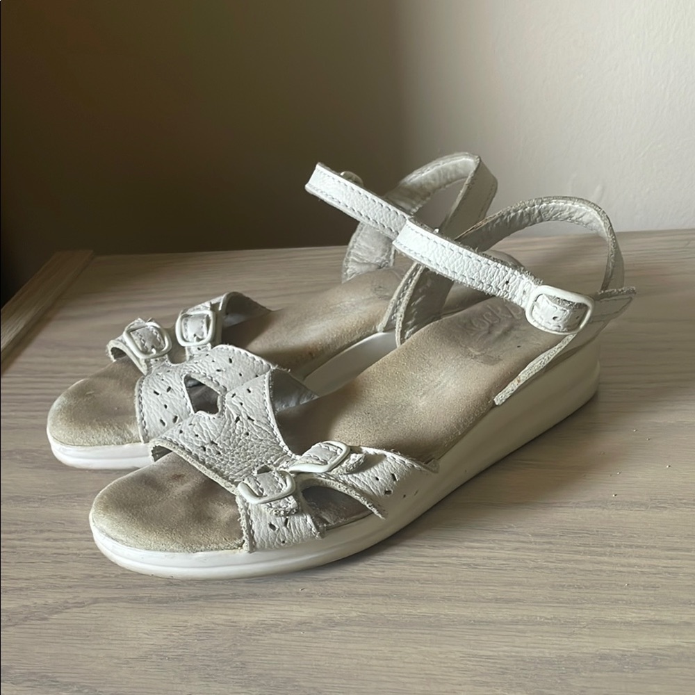 Rockport Real Leather White Comfort Sandals – Size 7